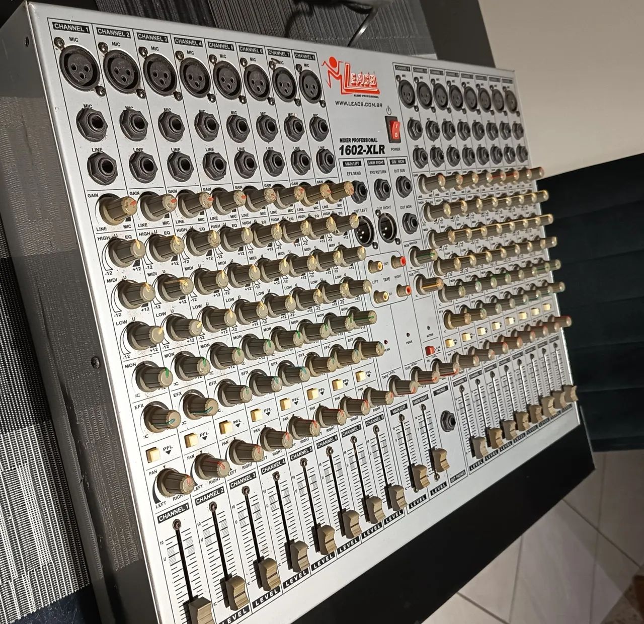 Mesa de 16 canais - Leacs