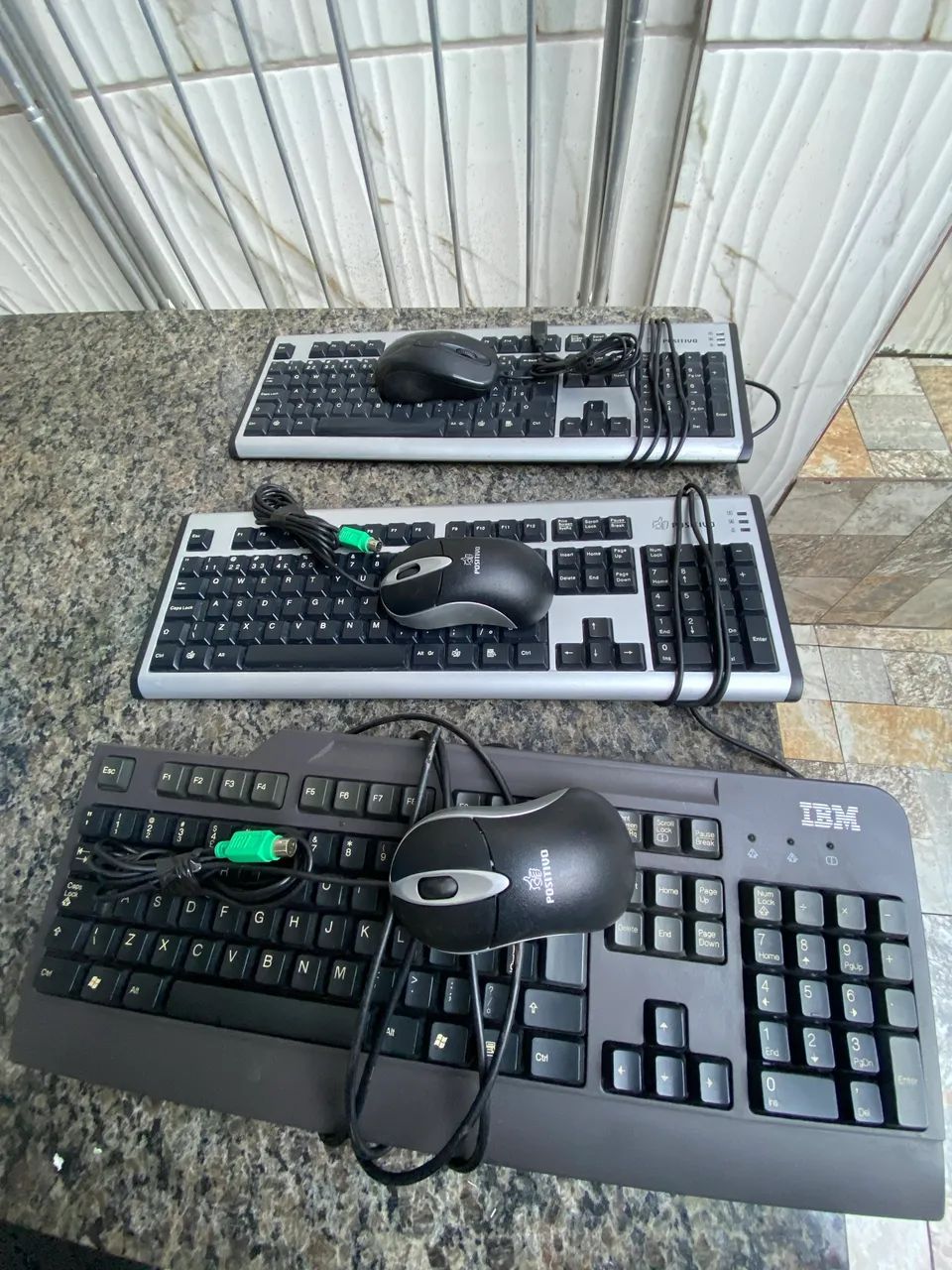 Vendo Monitores (pc), ventilador  , teclados  - Foto 3