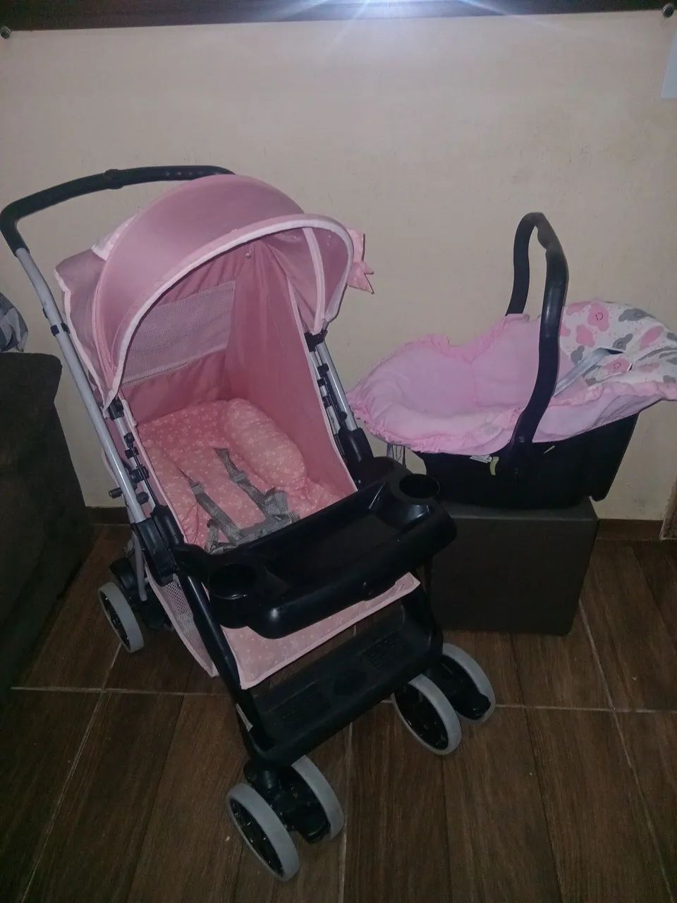 Carrinho de bebê e bebê conforto tutti baby ótimo estado entrego apenas em itapetininga-sp