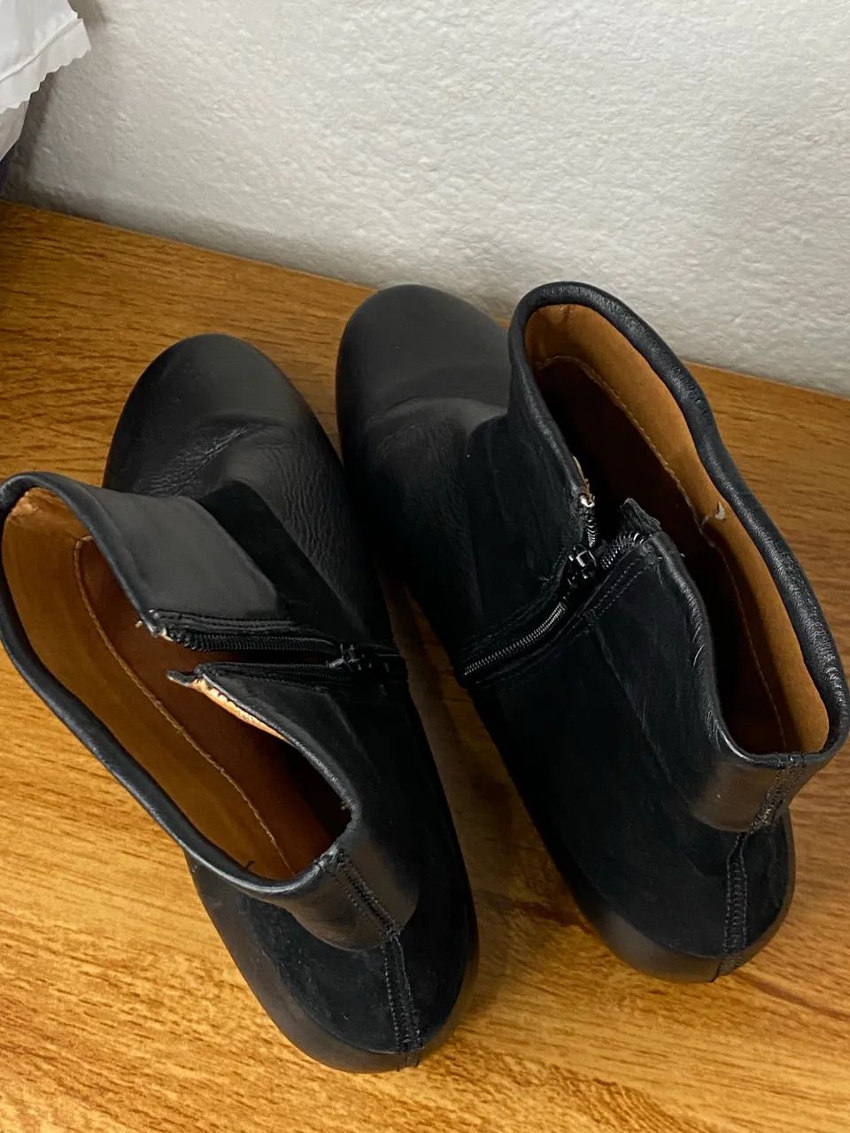 Bota Arezzo n-37  , com uma leve avaria - Foto 4
