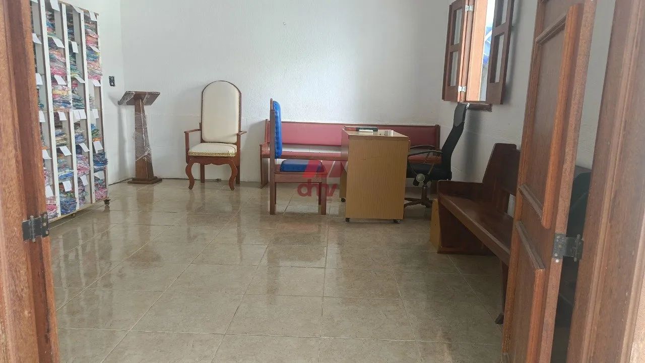 Casa com Galpão nos Fundos perto do Castelão - Foto 5