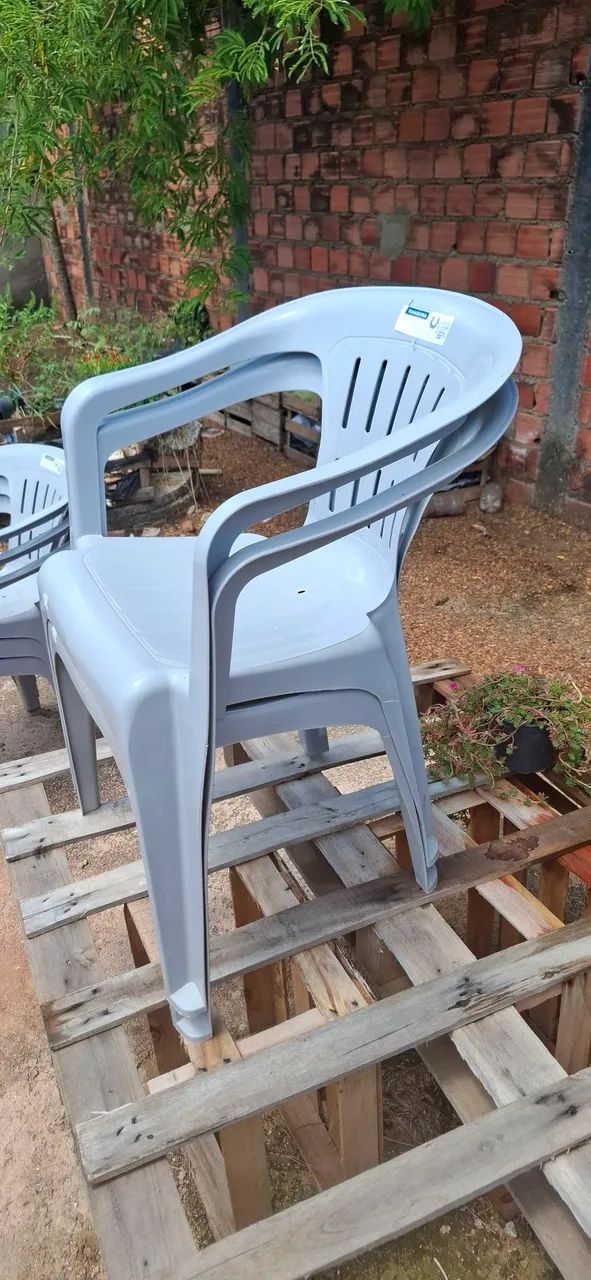 DUAS CADEIRAS DE PLÁSTICO  - Foto 3