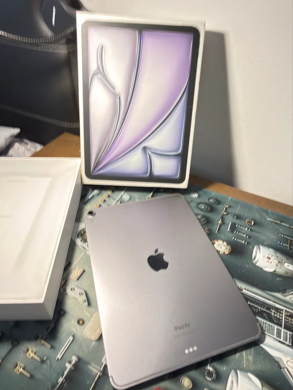 iPad Air 11? M2 1TB Wifi e 5G + GPS Cinza Espacial Novo na Caixa