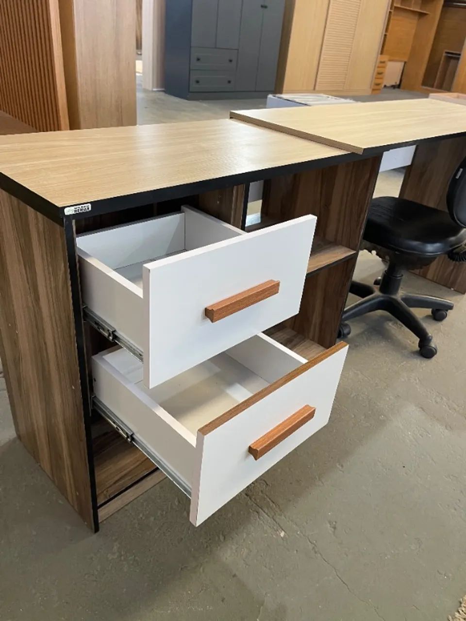MESA DE ESCRITÓRIO COM 2 GAVETAS R$499,99 - Foto 5