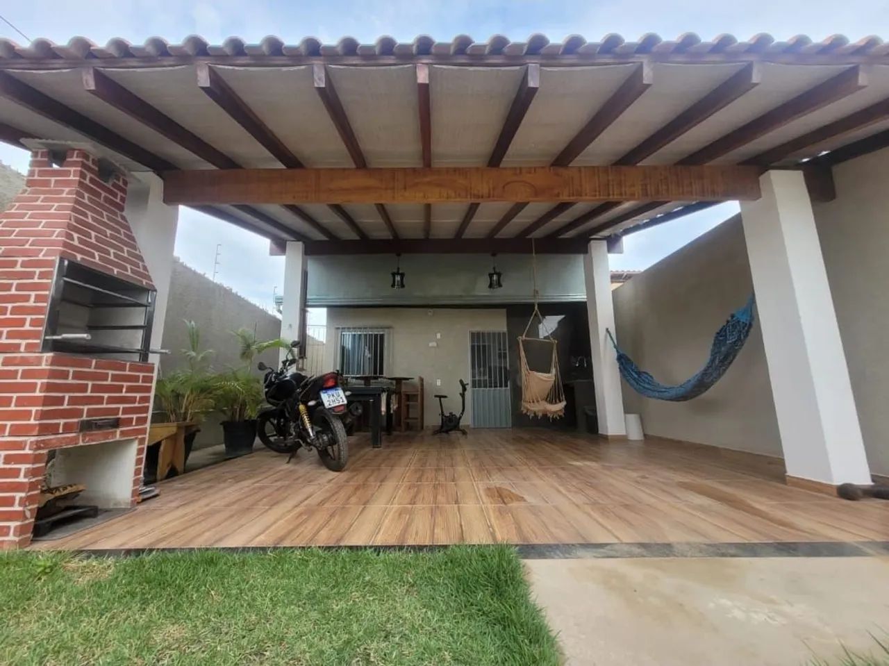 Casa á venda com área de lazer e amplo espaço externo . - Foto 3