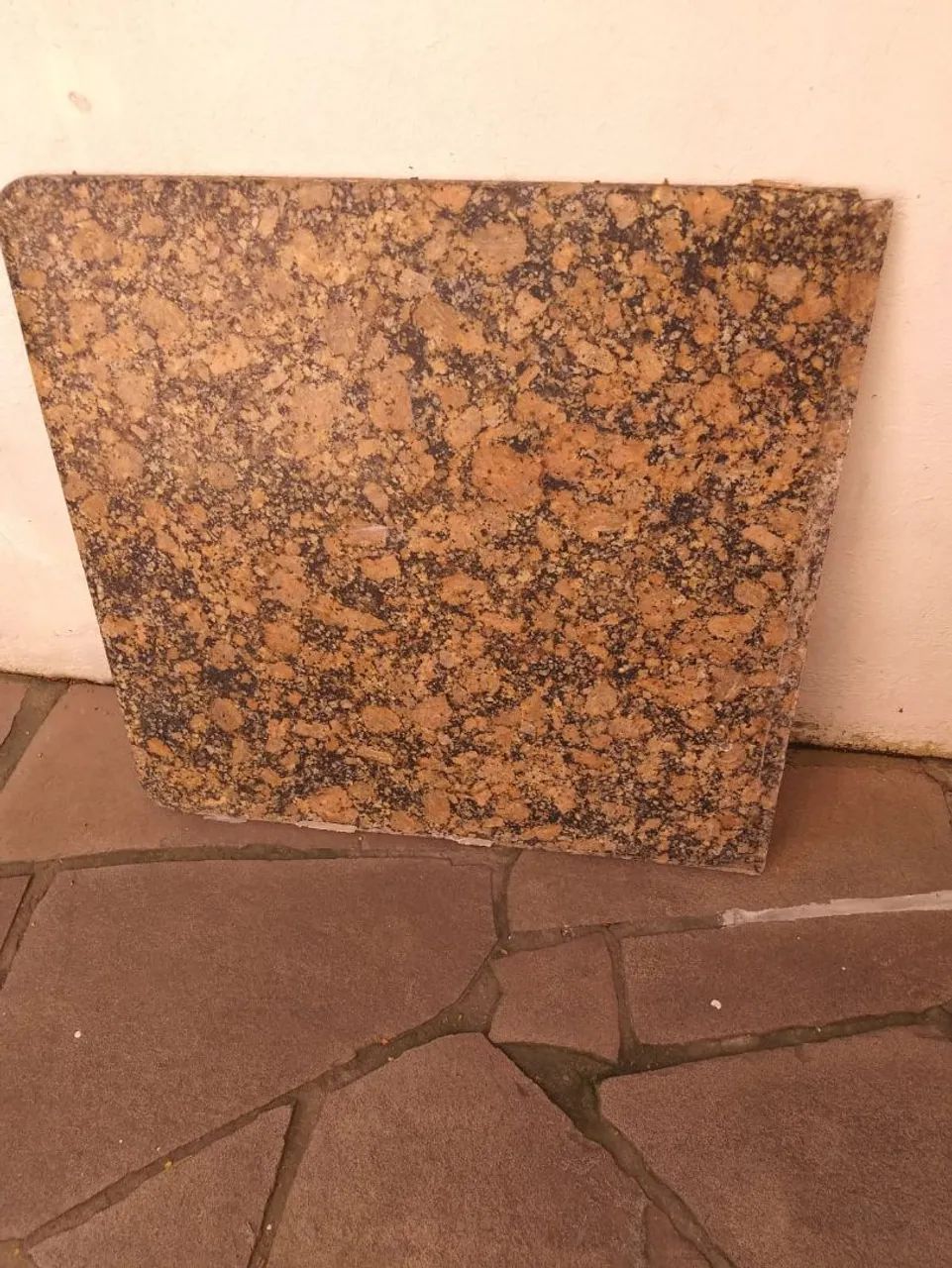 Pedra Granito 68cm x 69cm
