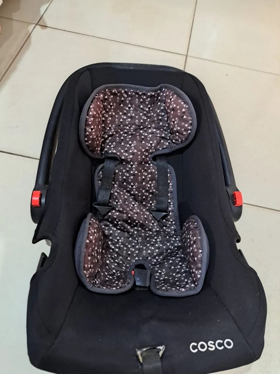 Bebé conforto e capacete 