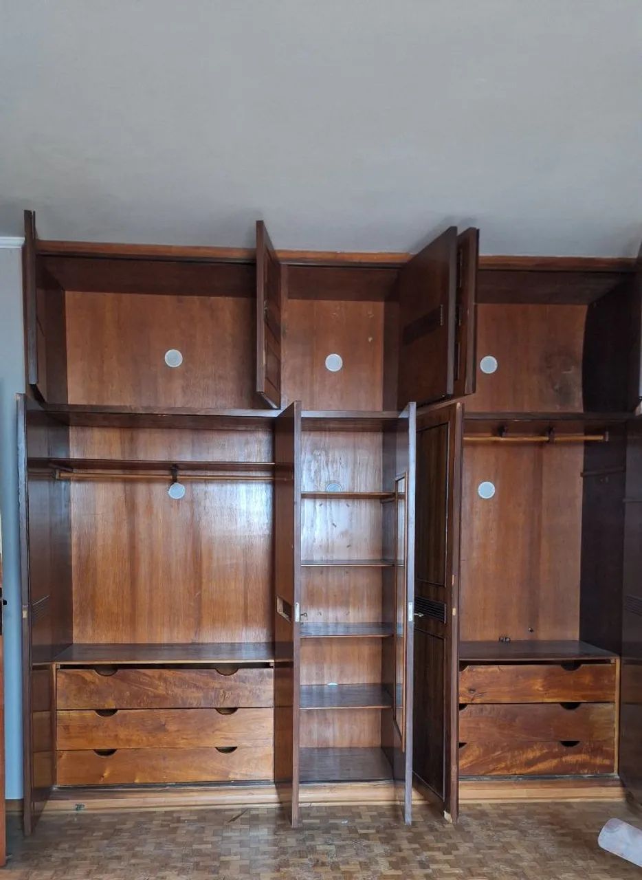 Vendo guarda roupas em madeira !! - Foto 2