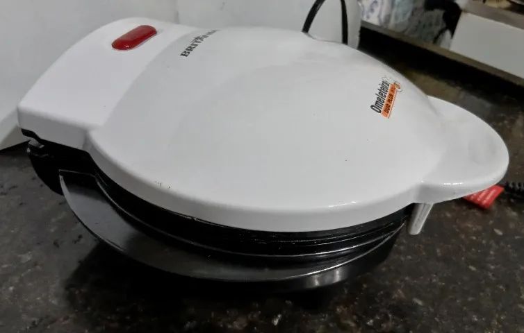 PROMOÇÃO! Vende-se Omeleteira Britânia, 220v, semi-novo! - Foto 4