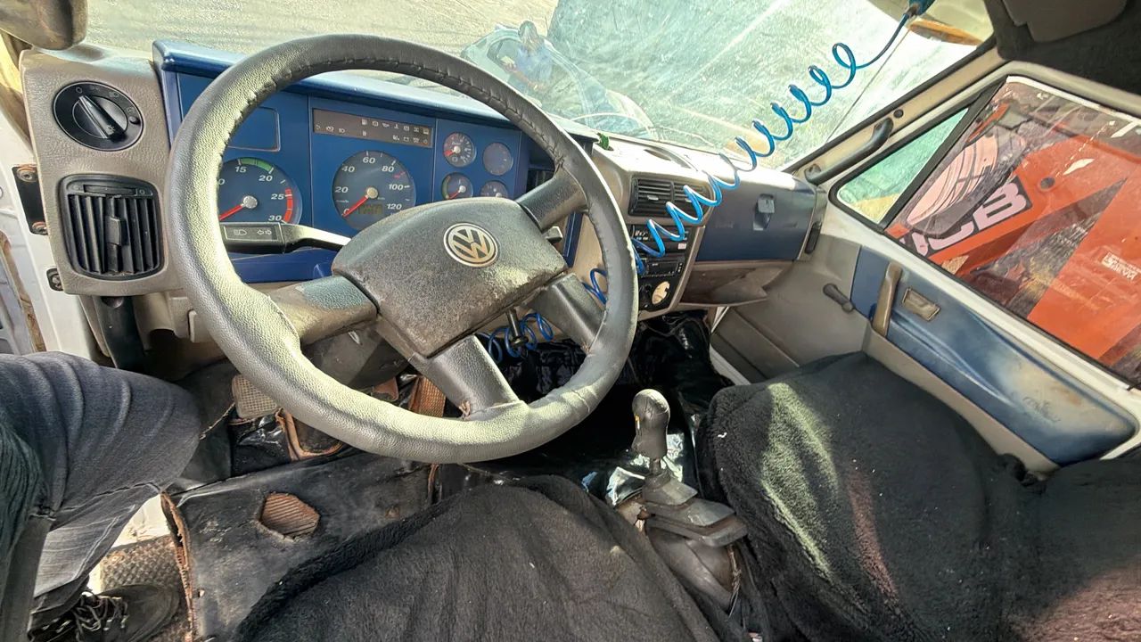 WV 17-220 com pipa - Foto 5