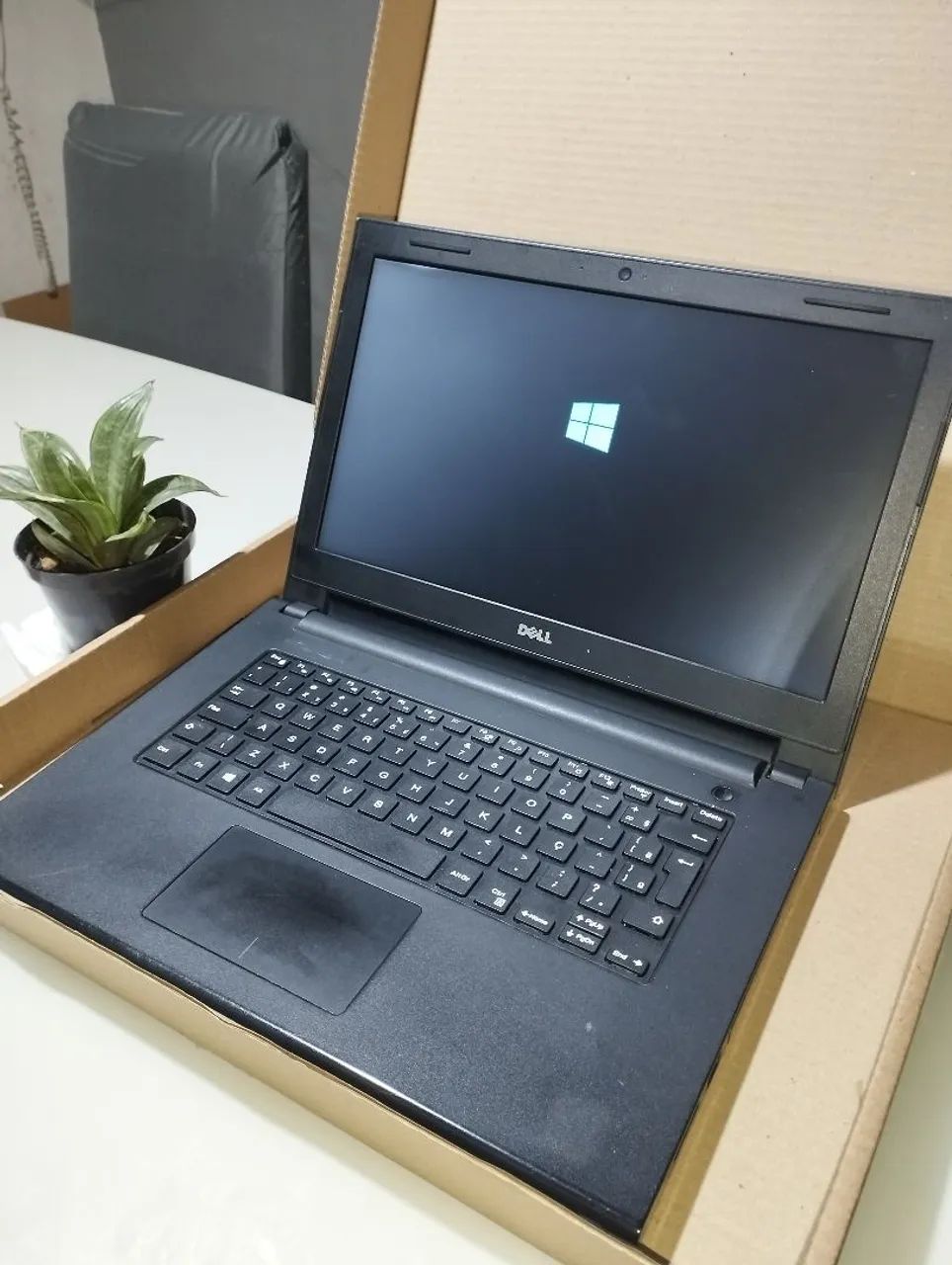 Notebook Dell Intel Core i3 + placa de vídeo integrada + SSD + Windows 10 + Word e Excel 
