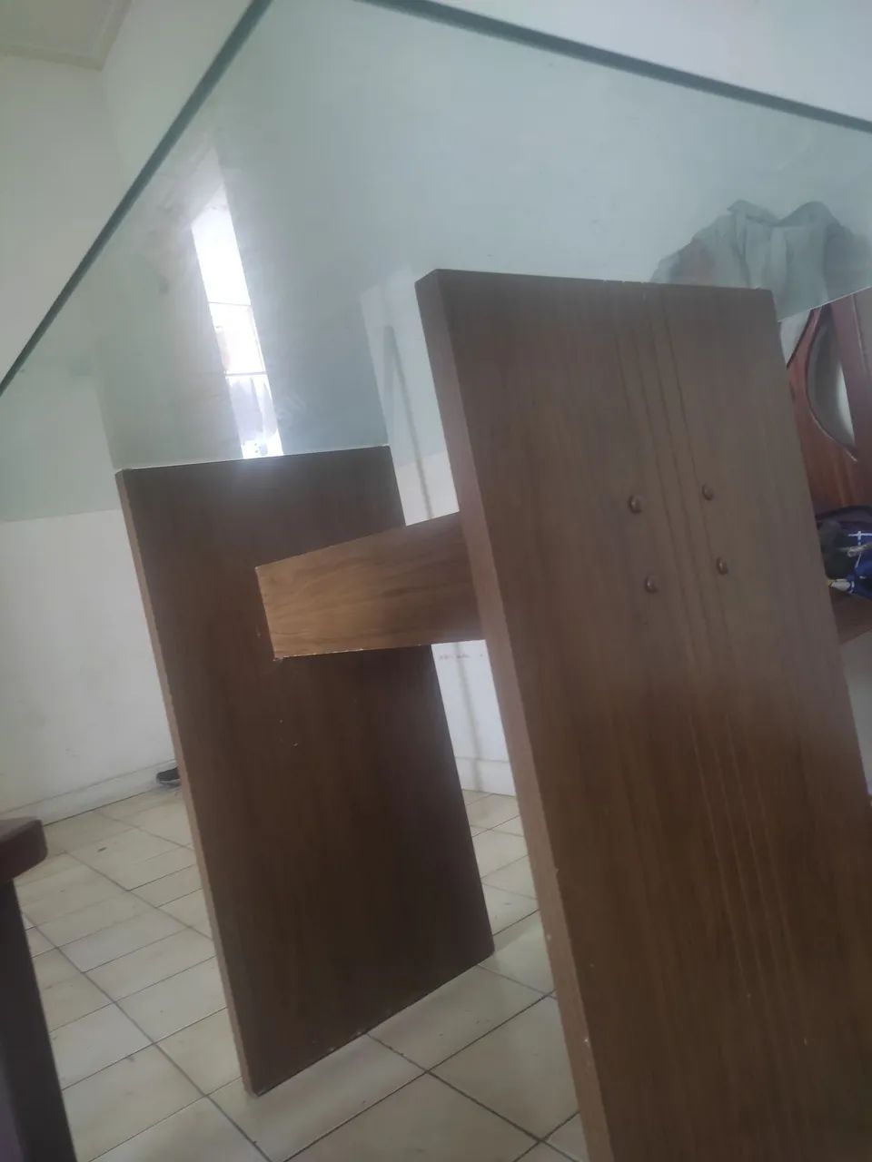 Mesa de jantar e cadeiras de caqueira infernizada 