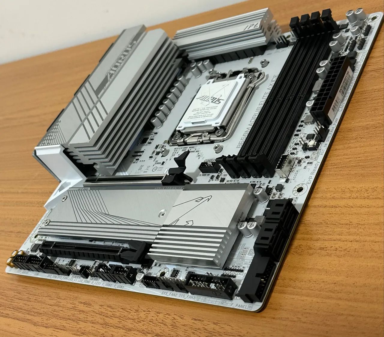 Placa Mãe - B650M Aorus Elite WiFi6 ICE AX (AM5) - Foto 4