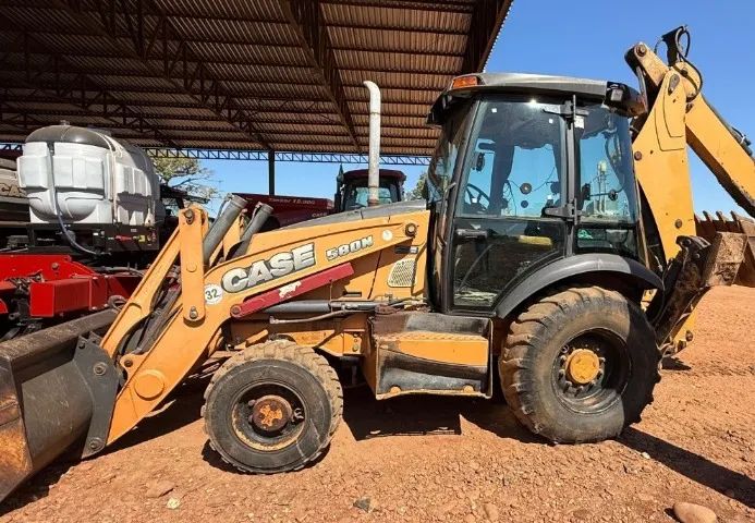 Retroescavadeira Case 580N