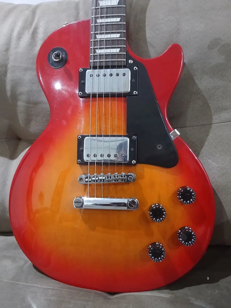 epiphone les paul studio