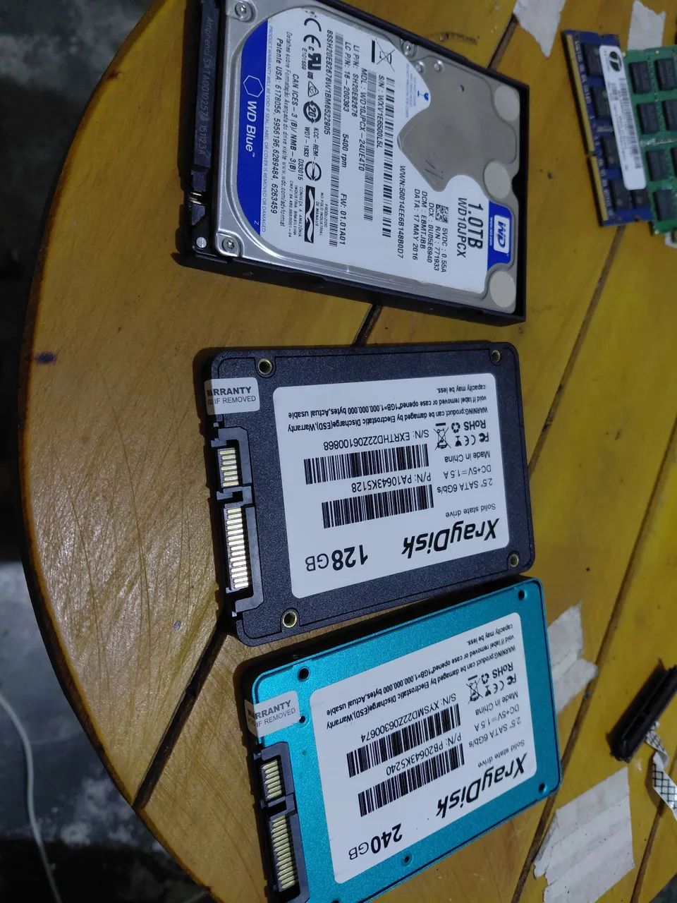 2 SSDs SATA e 1 HD de 1 TB para Notebook