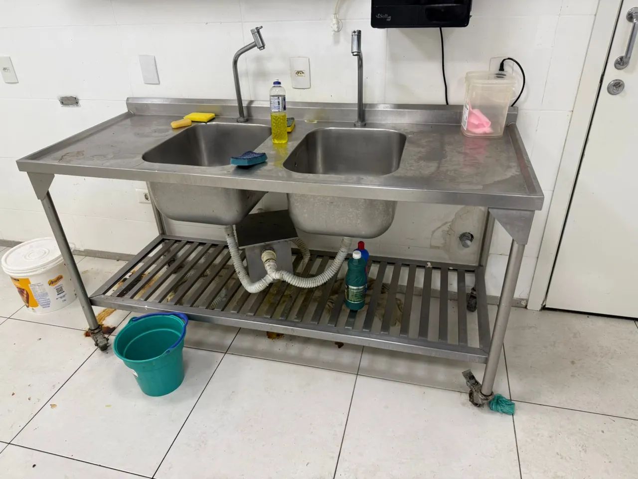 Pia industrial inox 2 cubas com bancada e prateleira - cozinha profissional