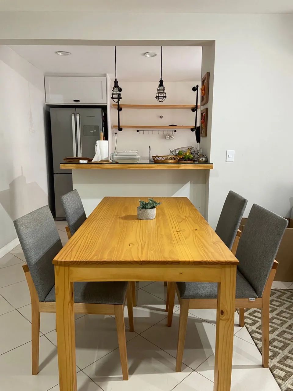 Mesa de jantar da Tok Stok com 4 cadeiras - Foto 3