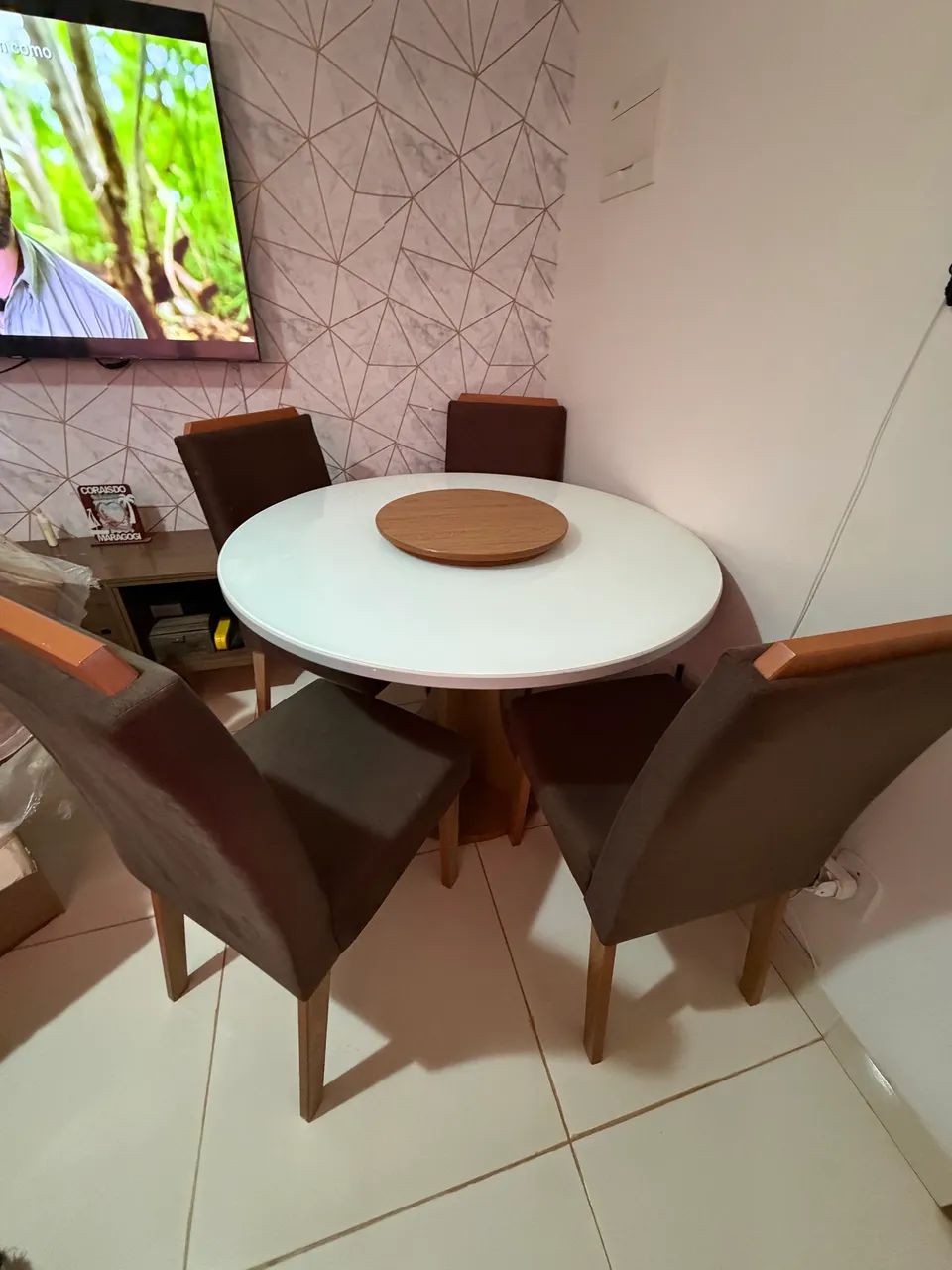 Mesa com 4 cadeiras! Super Nova!  - Foto 3