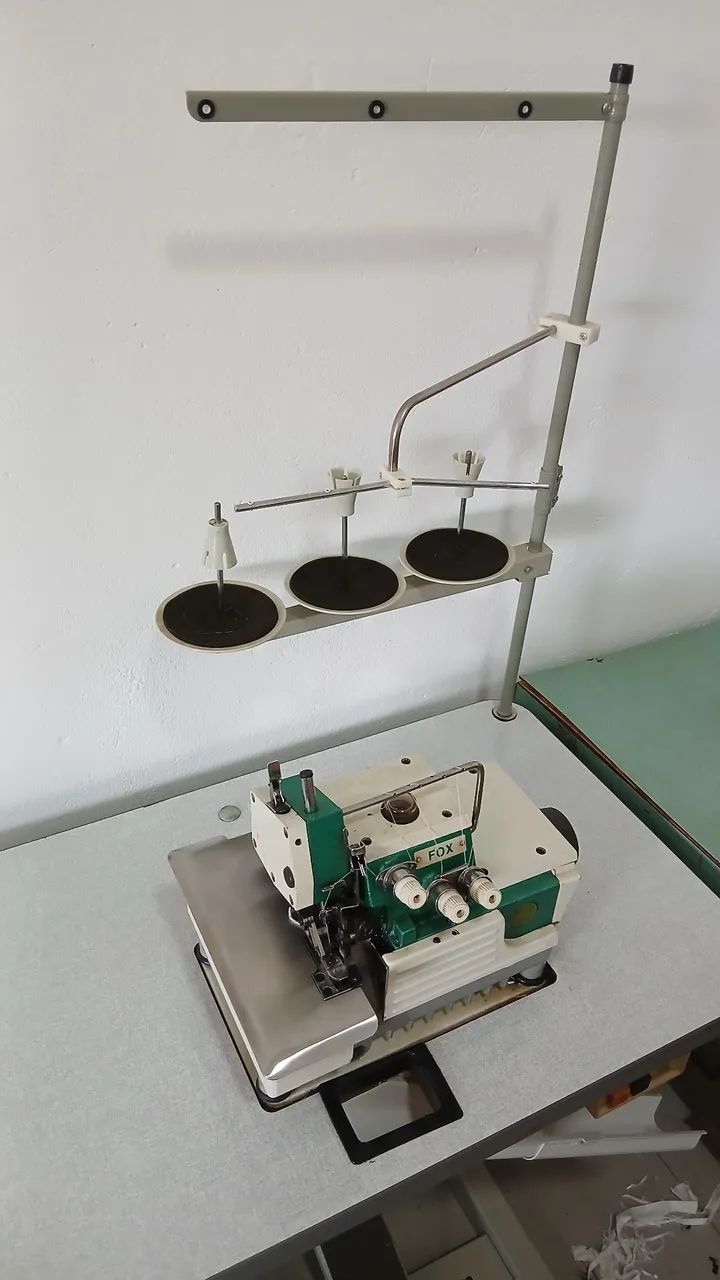 Máquina Overloque  - Foto 3