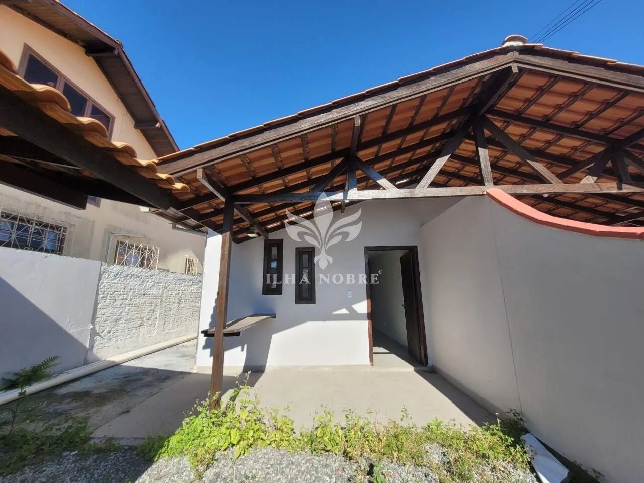 Casa para Locação com Quintal amplo e 1 Quarto no Carianos - Florianópolis/SC