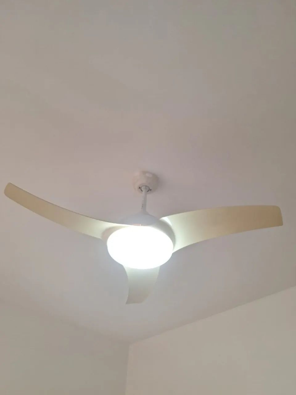 Ventilador de teto com defeito