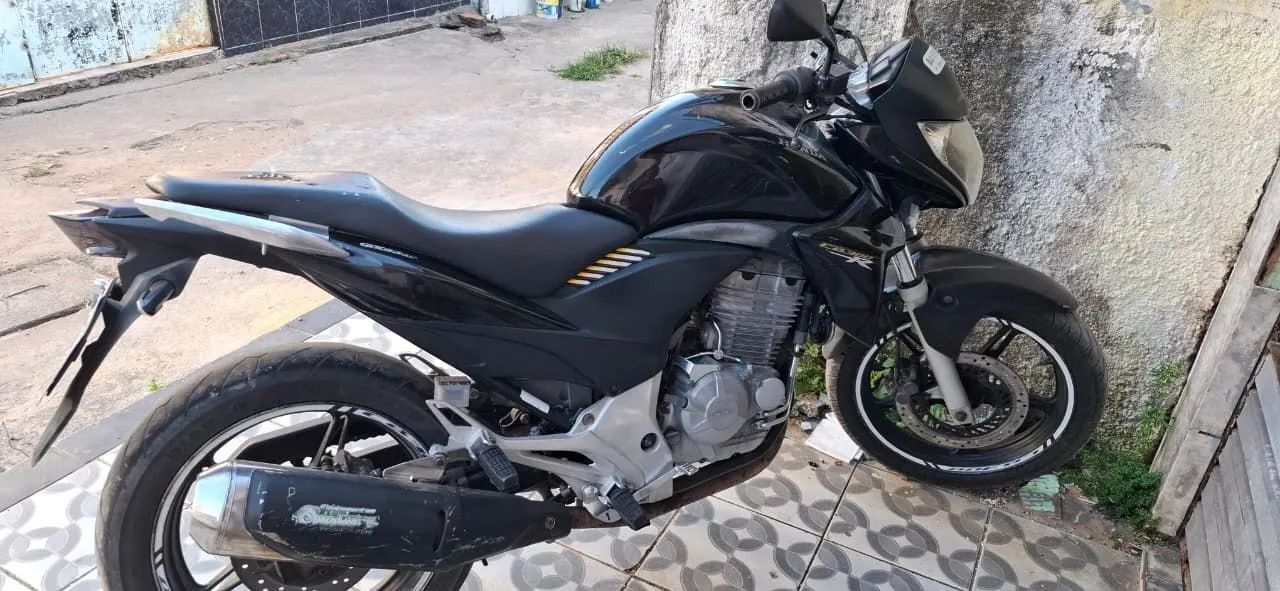 CB300 - 2014 - Foto 2