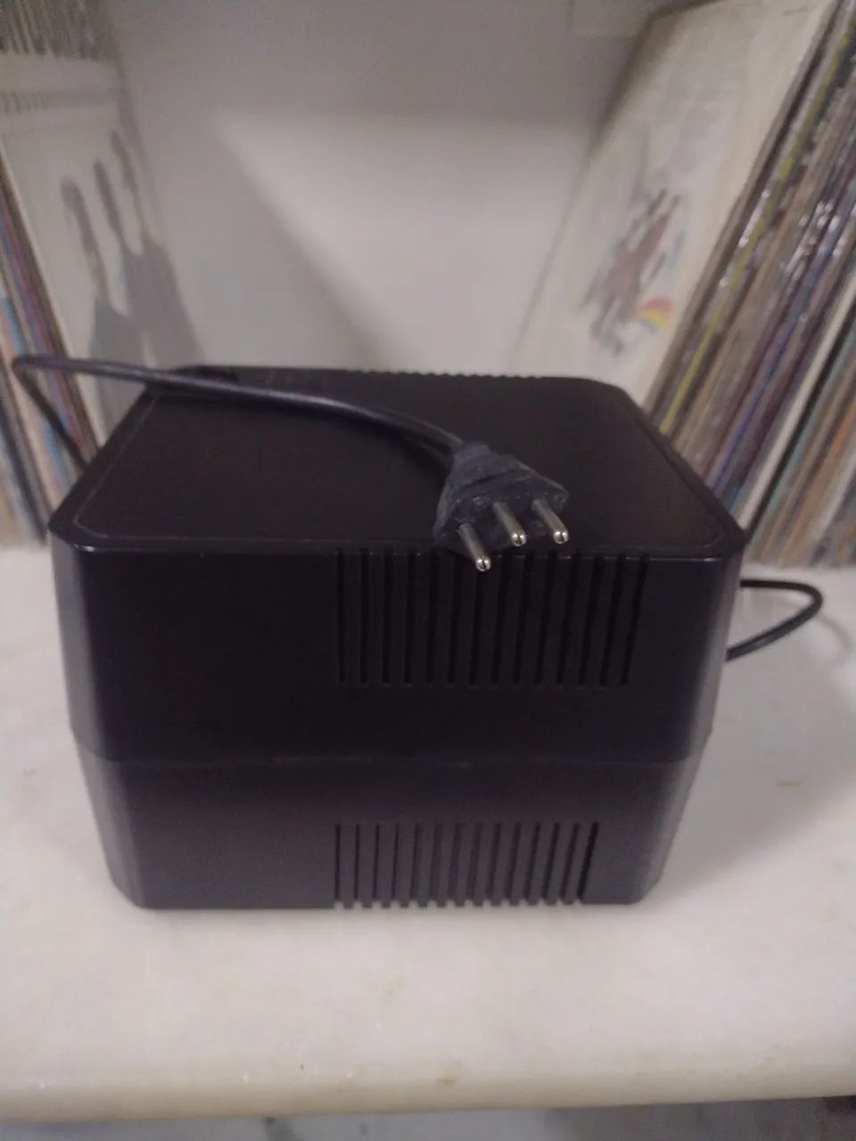 Estabilizador APC 1000W - Foto 2