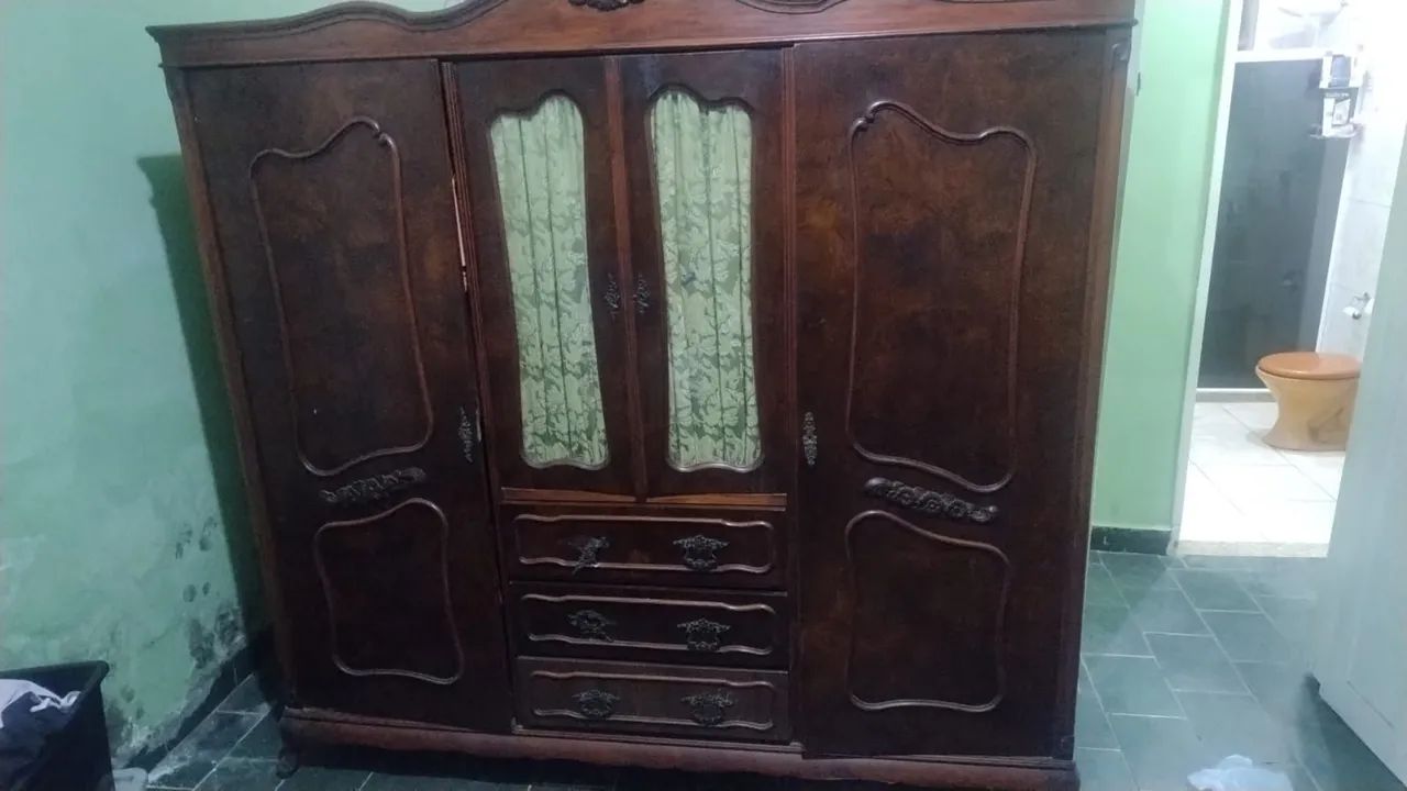 Vendo guarda roupa vintage em madeira  - Foto 4