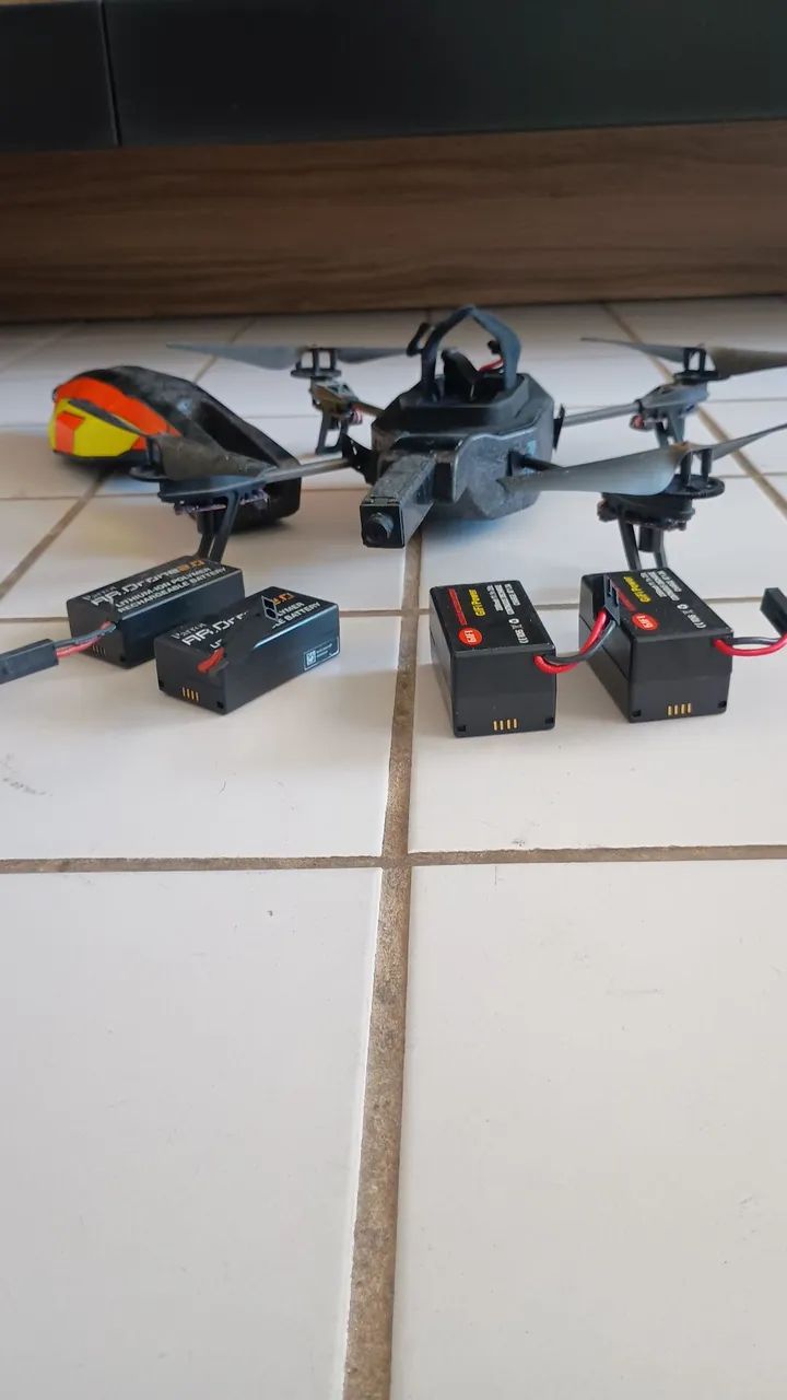 Drone Parrot AR.Drone 2.0 Power Edition com câmera HD black 2 baterias - Foto 2