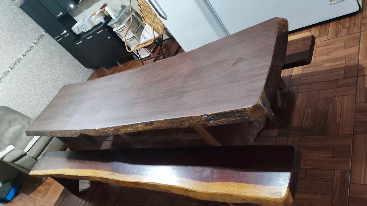 MESA MACIÇA RÚSTICA.