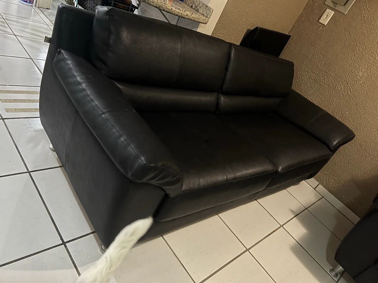 Sofá couro legítimo 