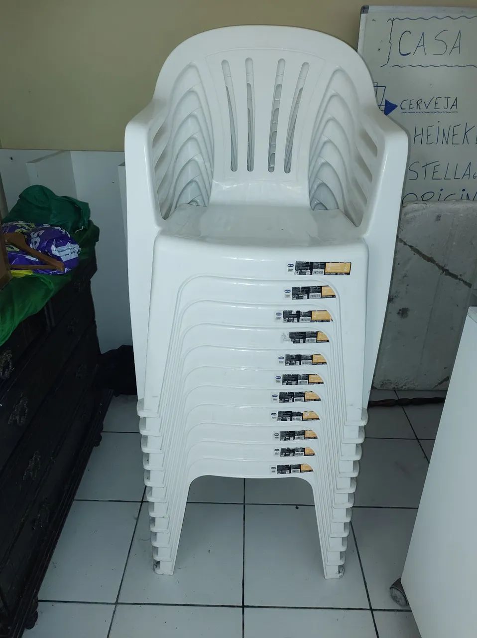 Cadeiras Semi novas (  65R$ cada) 