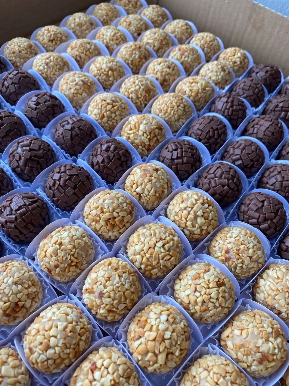 BRIGADEIROS GOURMET E DOCES PARA FESTAS  - Foto 4