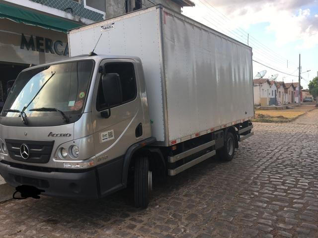 Caminhão Baú Accelo 815 Mercedes Benz