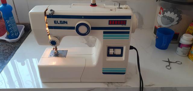 Vendo essa maquina de costura Elgin - Foto 3