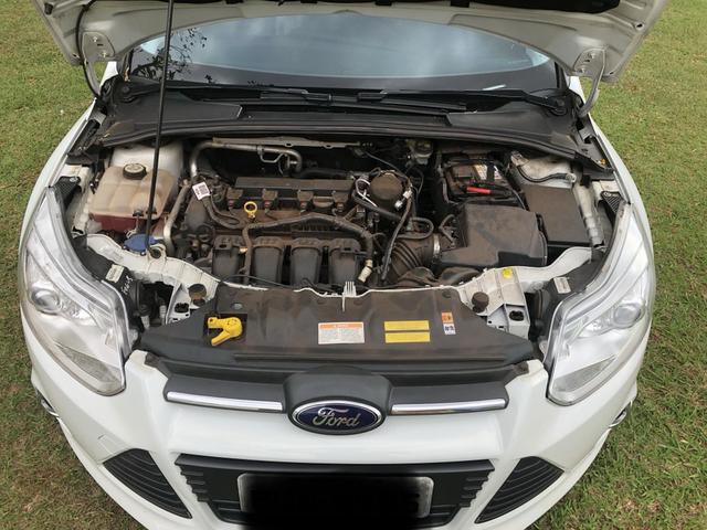 Vendo Focus Hatch SE Plus com farol de xenon e LED - Foto 4