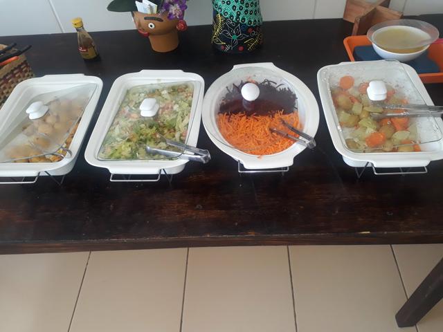 Vendo Richards.para Bufft.pode usar com comidas quentes e frias