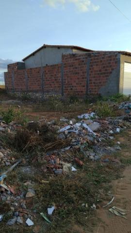 Vende-se ou troca esse terreno 8 x 16 cidade tucano Bahia - Foto 2