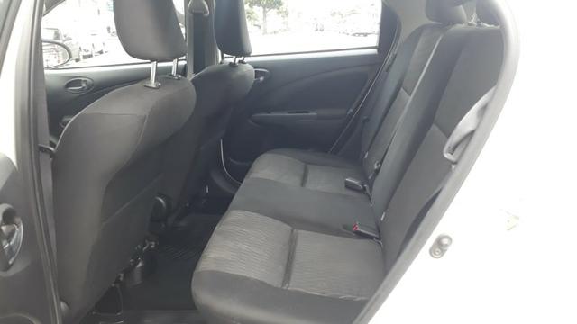 Toyota Etios sedan 2018 automático com kit gás - Foto 10