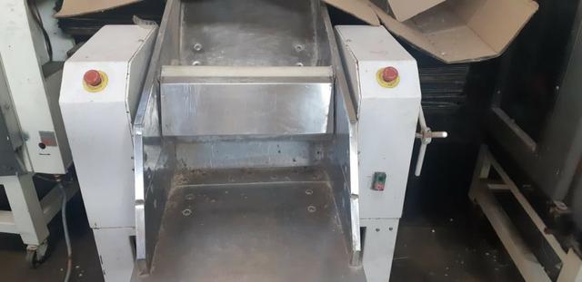 Maquina industrial para abrir massa