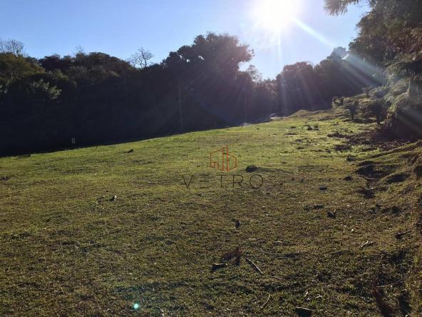 Terreno amplo no belo condomínio Quinta da Serra