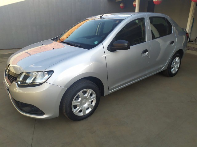 RENAULT LOGAN AUTHENTIC