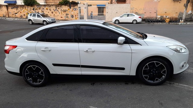 FOCUS 2015 TITANIUM 2.0 AUTOMÁTICO NOVO
