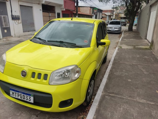 FIAT UNO VIVACE CELEBRATION 1.0 COMPLETO