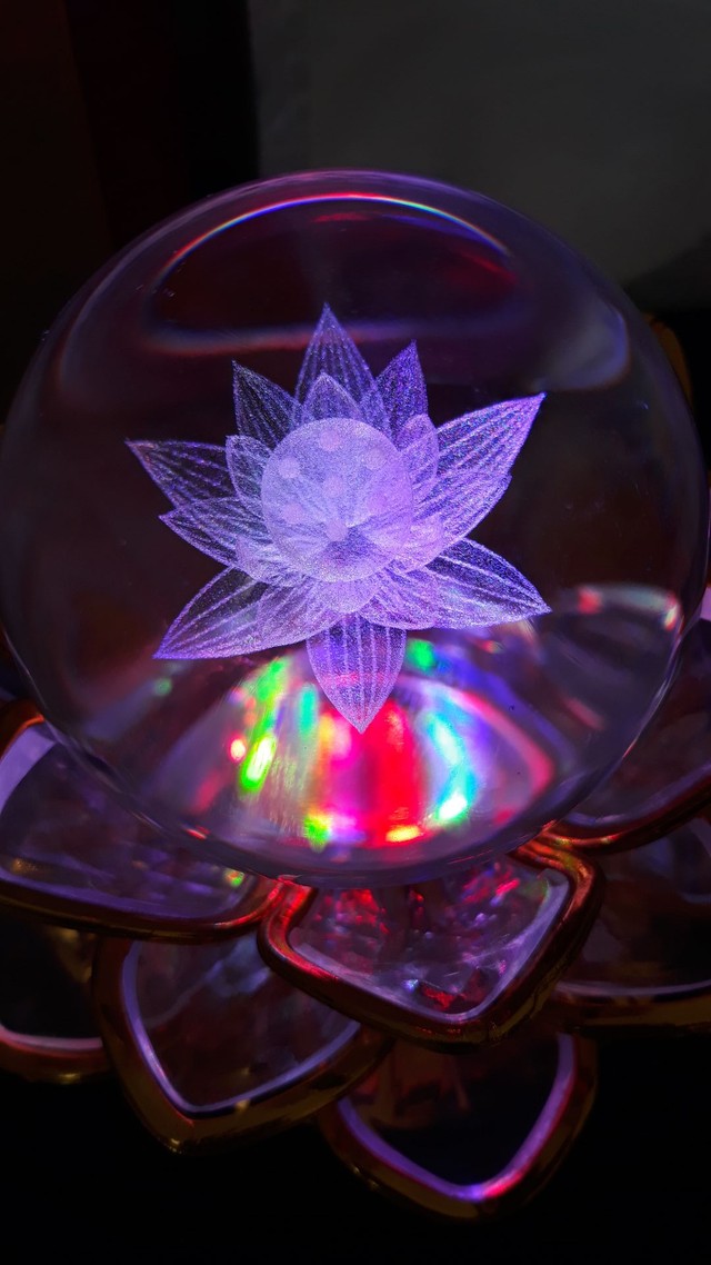 Luminária flor de lotus com cromoterapia (luzes) e mantras - Foto 4