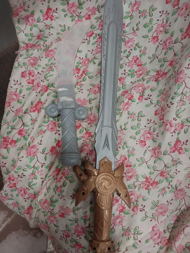 Espada katana brinquedo com baia