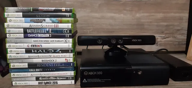 Xbox 360 Bloqueado (Usado) em ótimo estado + 1 controle original e 1  paralelo + 10 jogos originais + Kinect + duas baterias e carregadores.