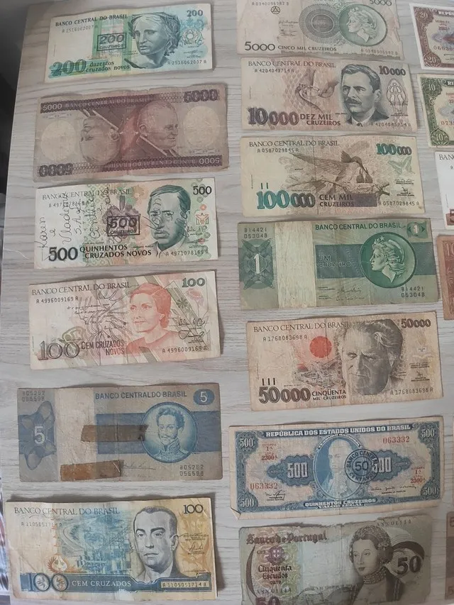 Notas de dinheiro antigas