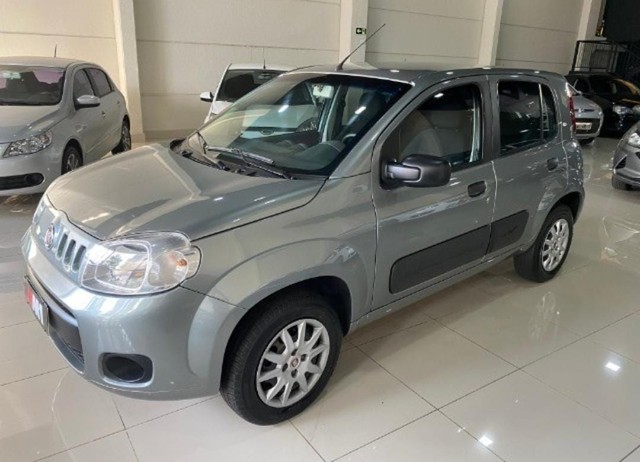 Esse Fiat Uno, carro super popular - Auto Escola Parati